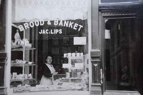 Etalage van Brood & Banket Jac. Lips